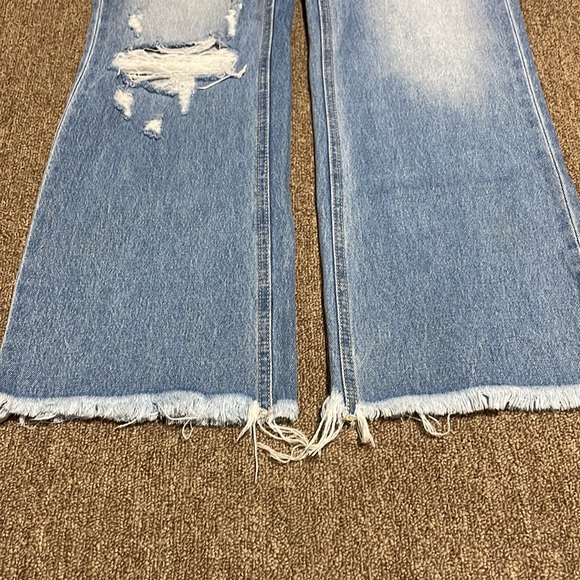 Vervet Blue distressed cropped jeans in size 27 - Picture 6 of 9